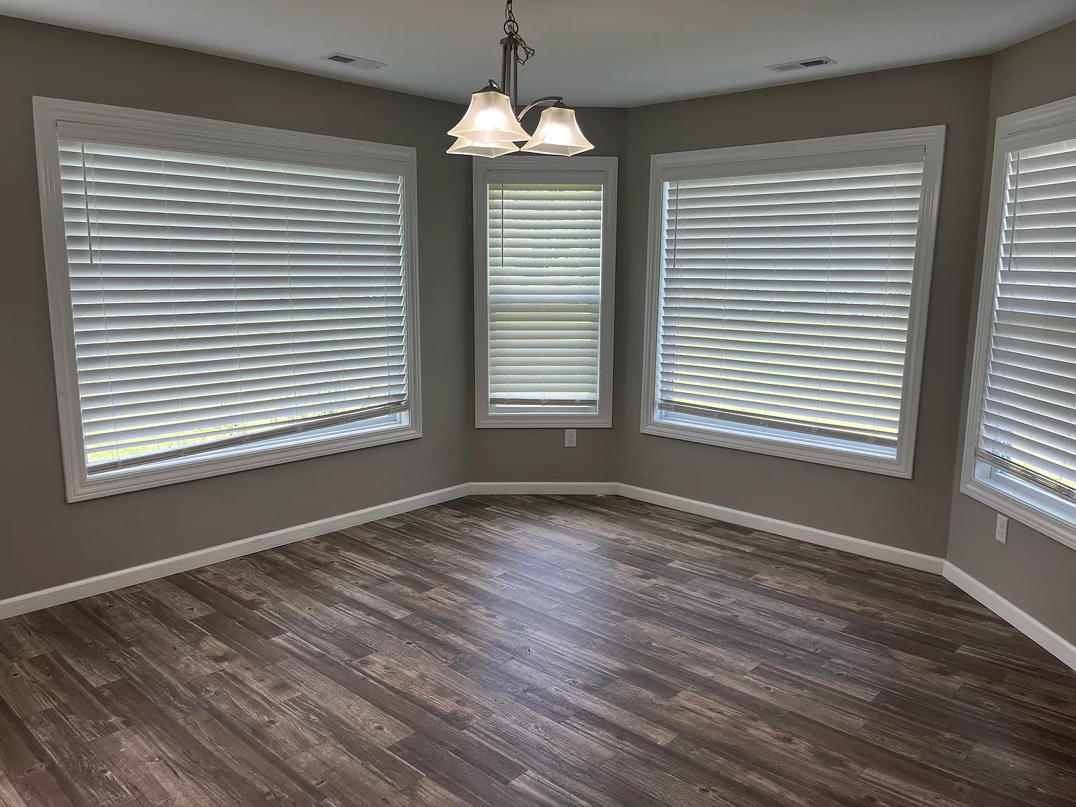 2345 Lark Lane — Photo 3