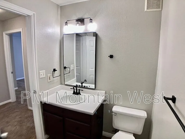 567 N 200 E #3 — Photo 18