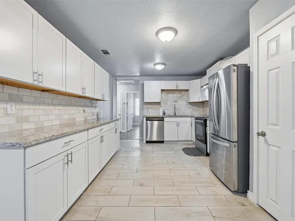 1818 Reever St, Arlington, TX 76010