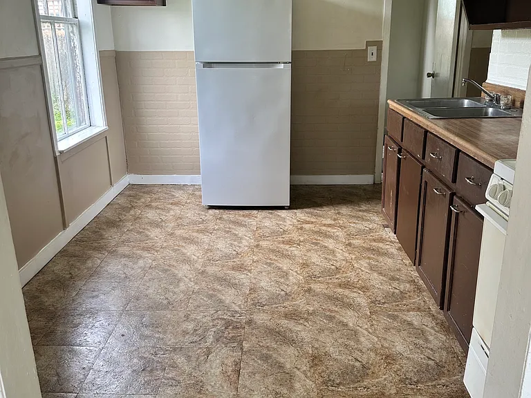 676 W Main St #B — Photo 2