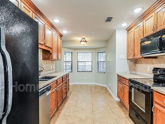 4th image of 580 Lakeshore Cir