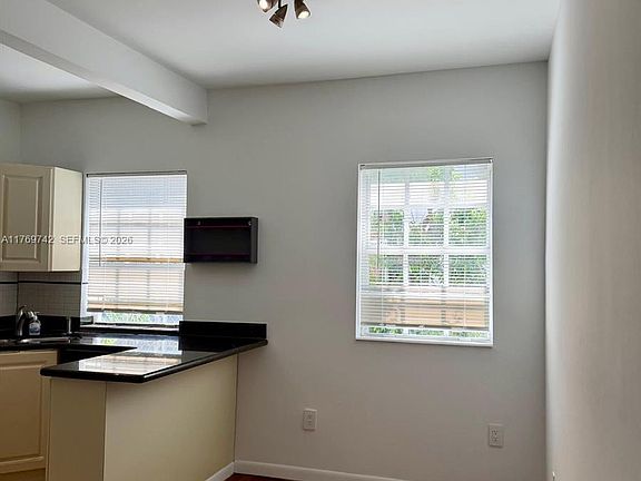 4th image of 577 NE 62nd St APT 2