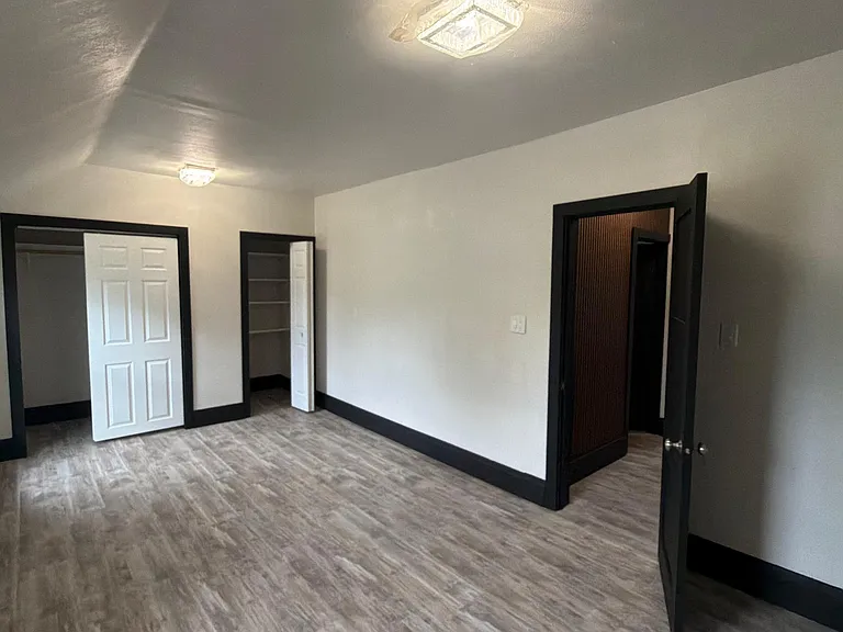 303 S Erie St — Photo 16