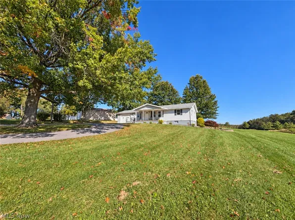 3236 N Pleasant Dr, East Palestine, OH 44413