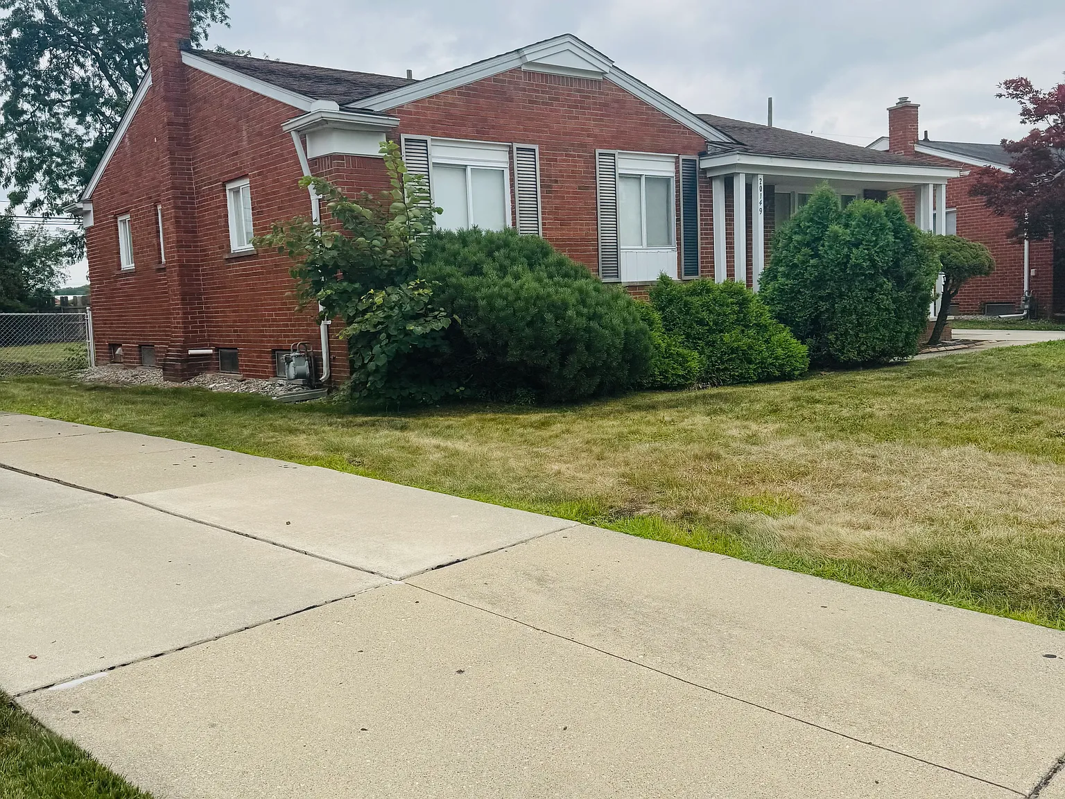 3 bed, 1.5 bath, 1300 sqft, $1,800 — Photo 1