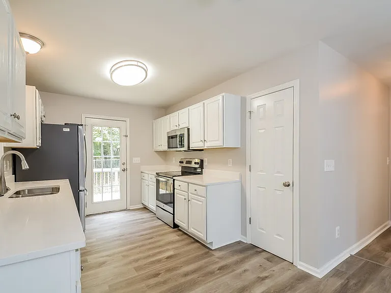 504 Jaffiley Ct — Photo 5