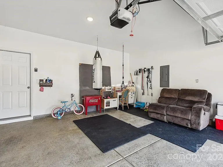 7608 Denbur Dr — Photo 22