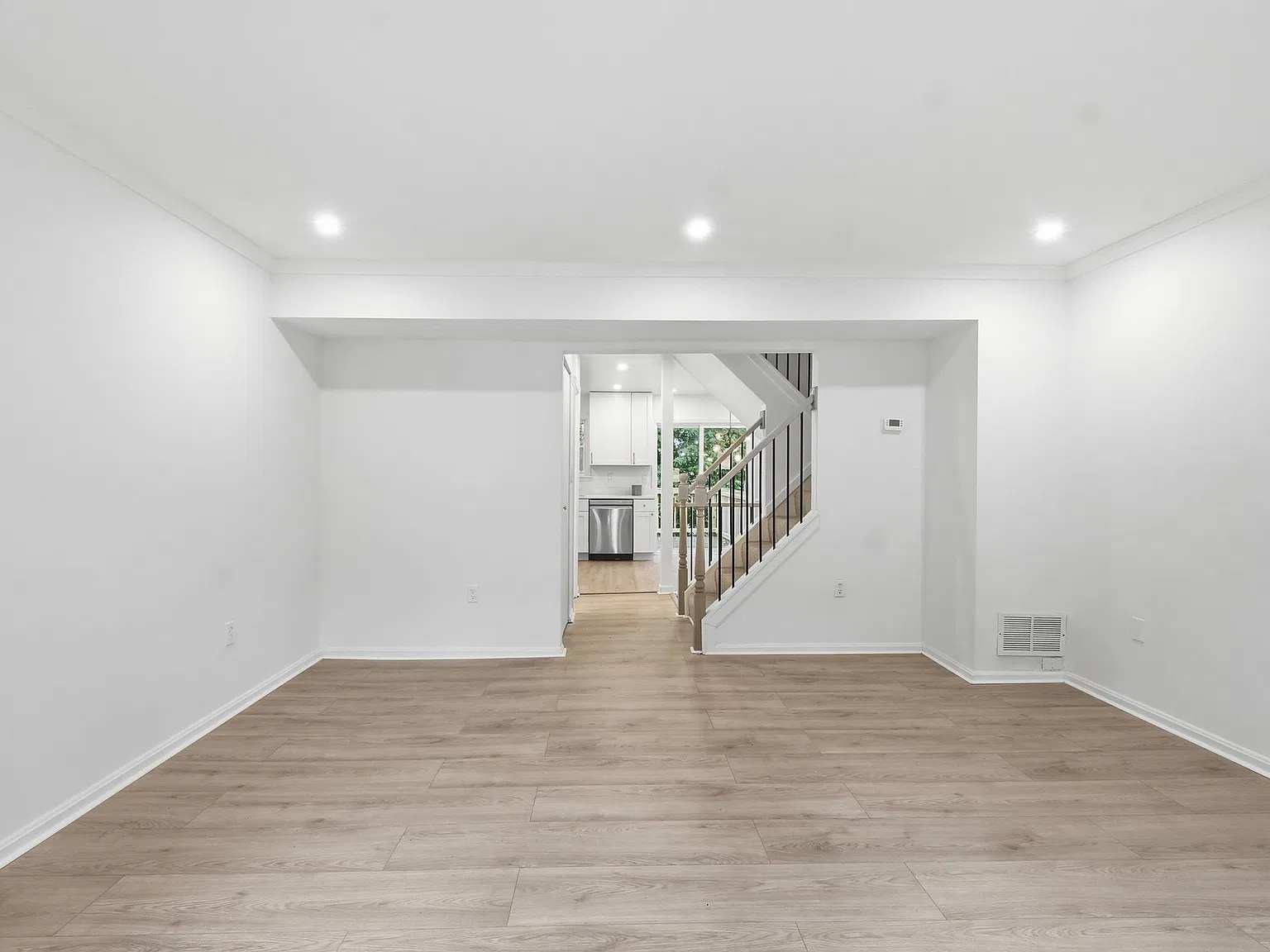 2 bed, 1.5 bath, 1449 sqft, $2,500 — Photo 3