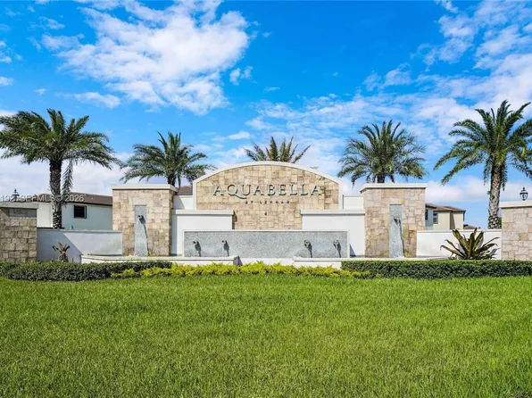 10589 W 33rd Ln, Hialeah, FL 33018