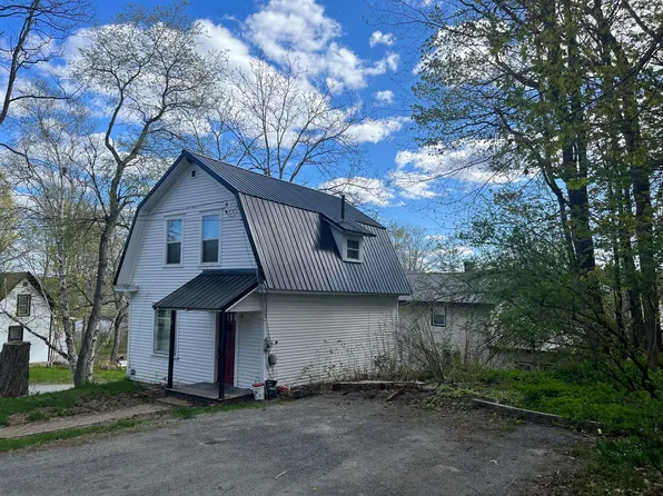 15 Water Street, Milo, ME 04463