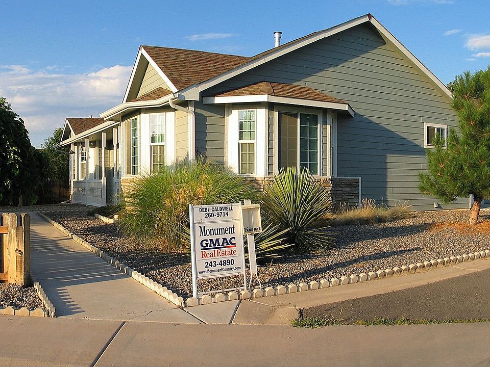 Orientation of Ranch Home Provides Optimal Privacy