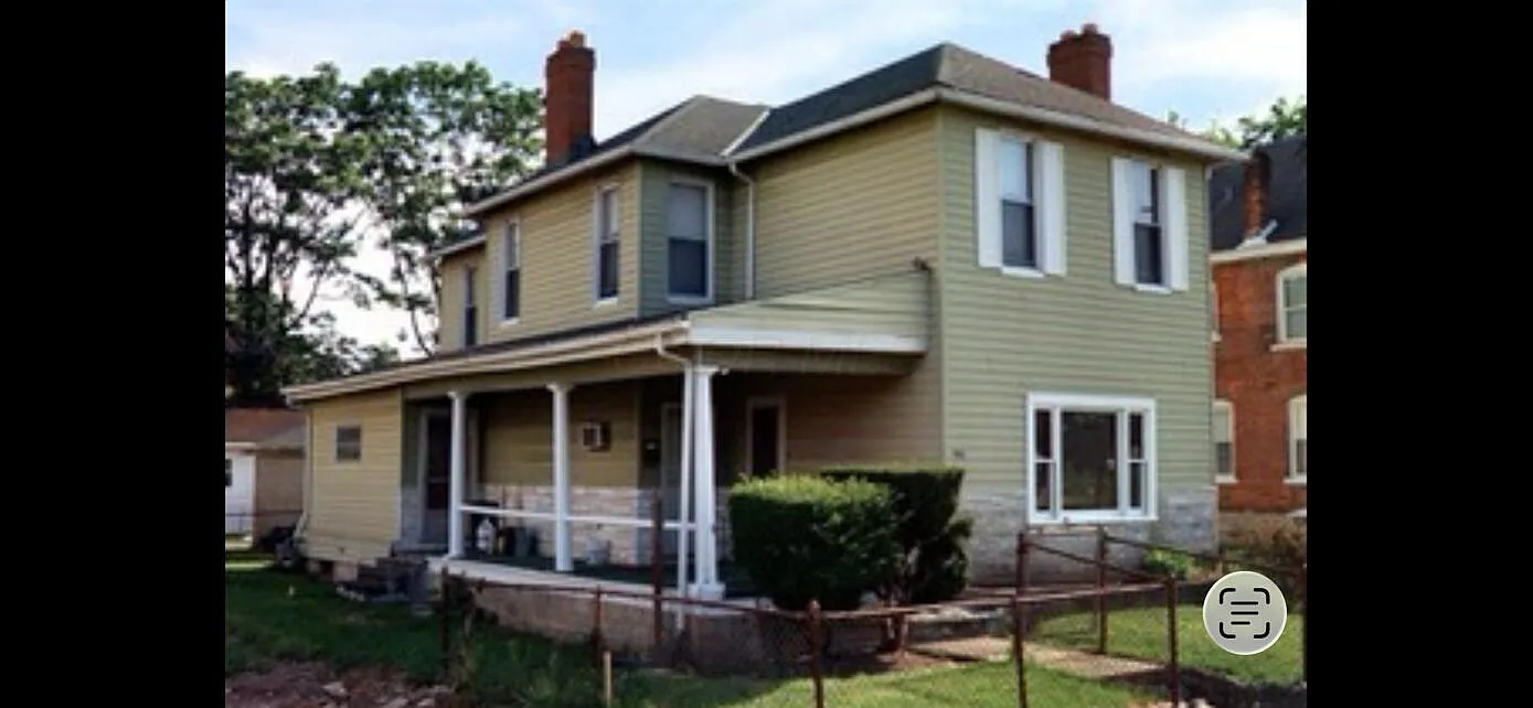 915 Old Leonard Ave photo 1