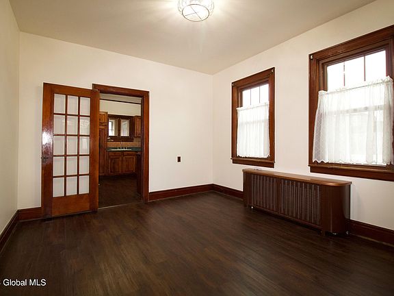 4th image of 14 Taylor Street