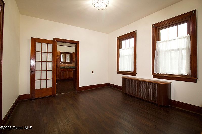 4th image of 14 Taylor Street