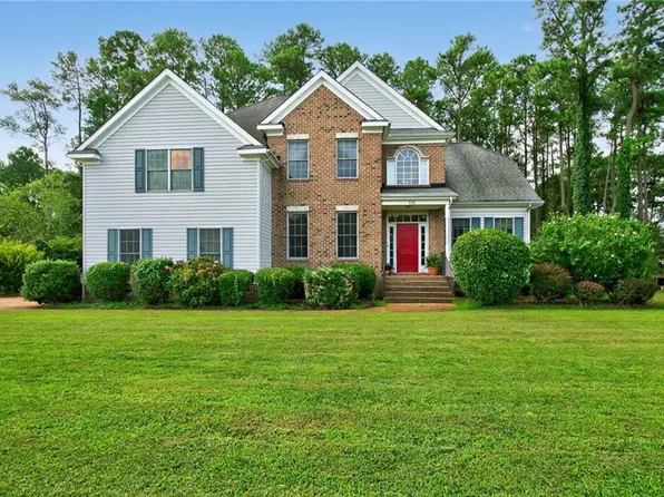 135 W Laydon Way, Poquoson, VA 23662