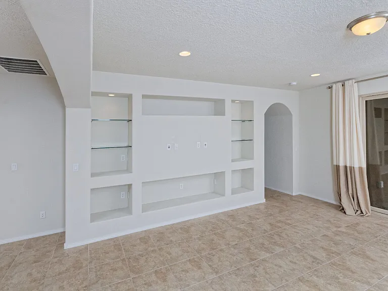 817 Palo Alto Dr NE — Photo 3