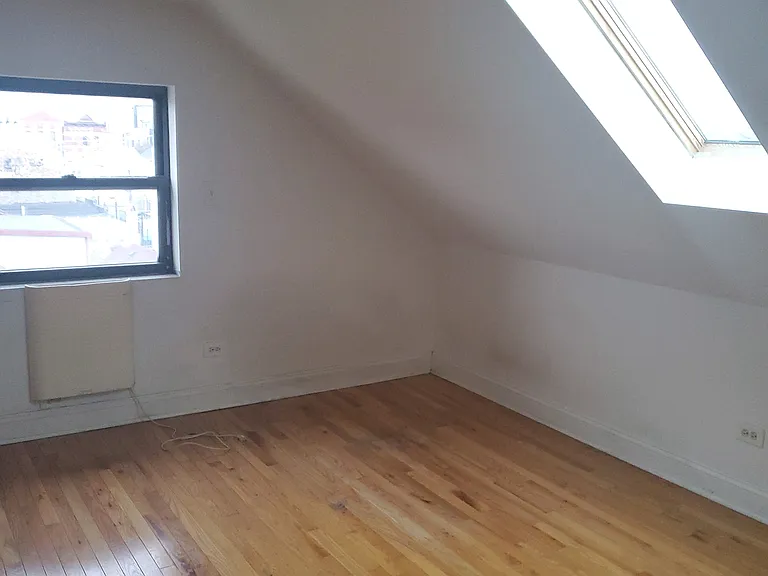 1827 S May St #4 — Photo 12