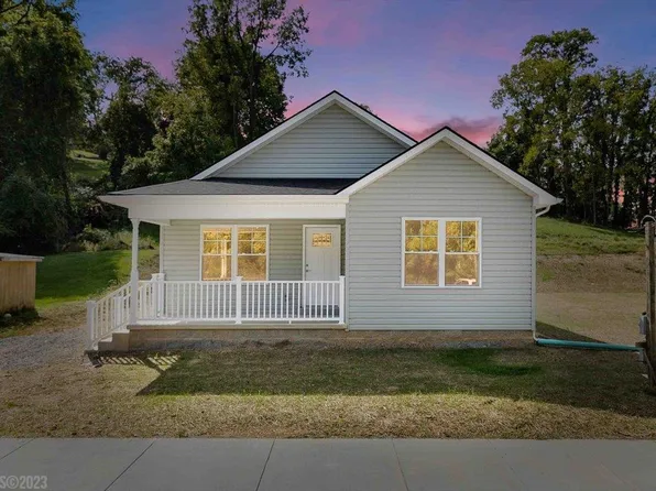 126 Pierce Ave, Pulaski, VA 24301
