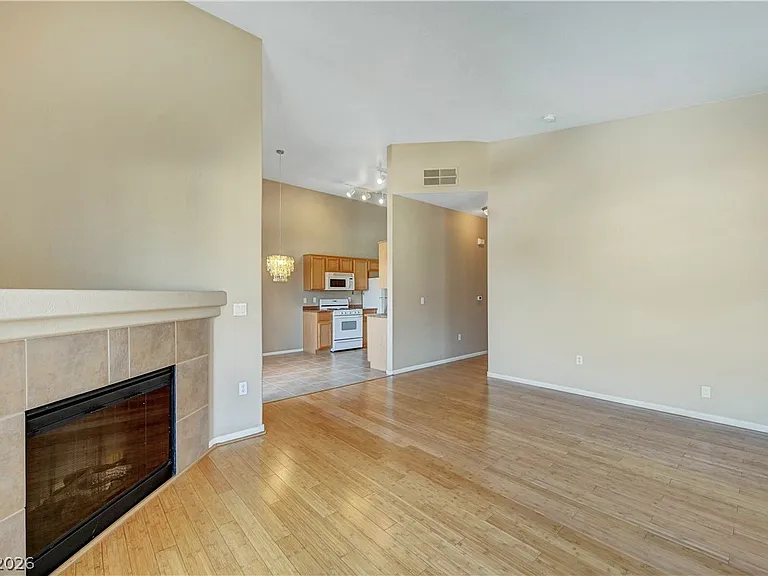 2305 W Horizon Ridge Pkwy #2423 — Photo 9