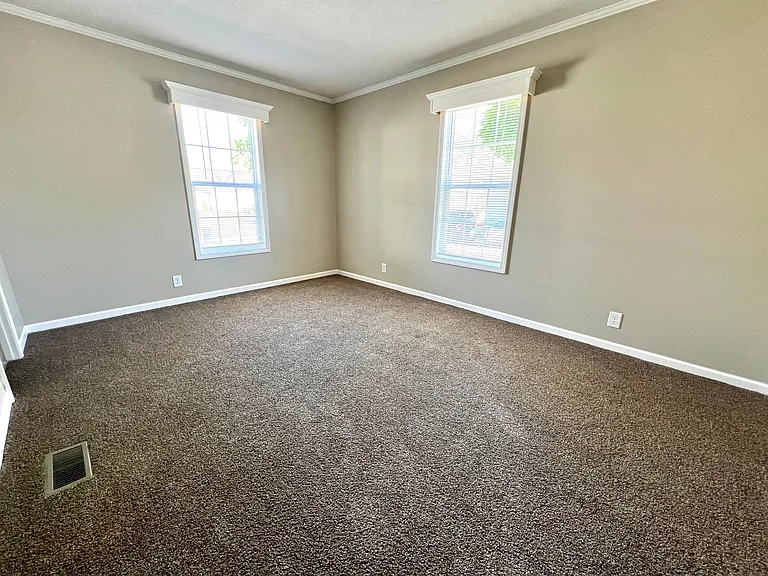 Groveland Manor — Photo 16