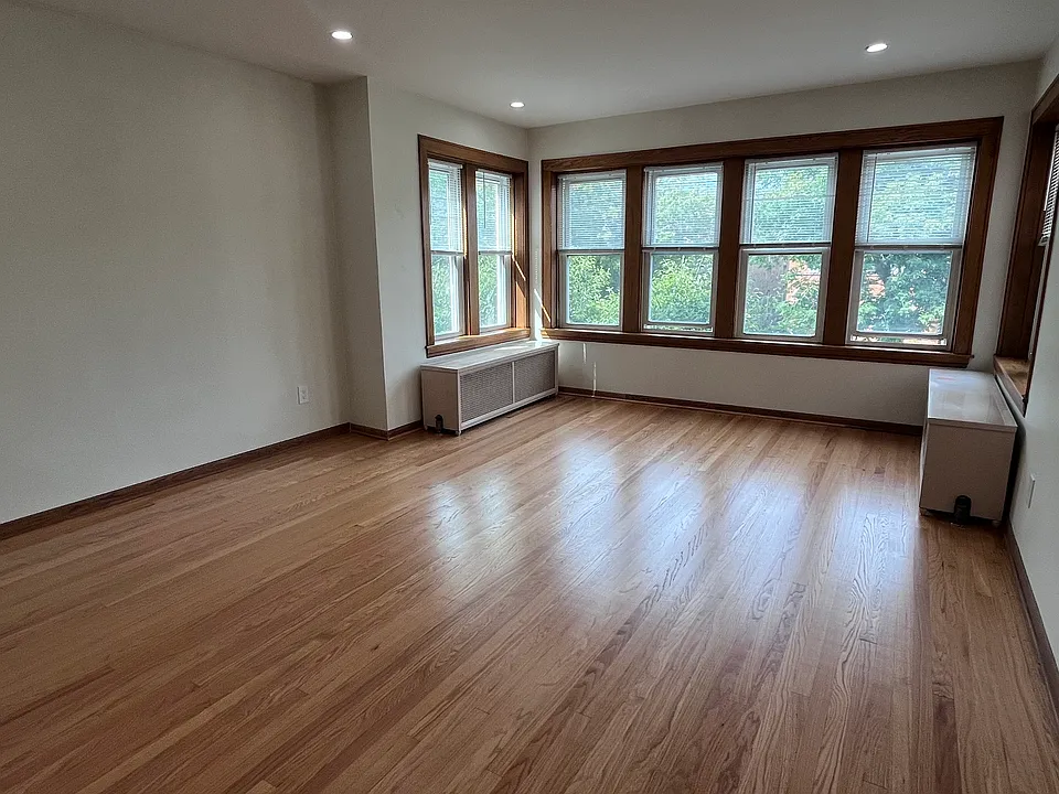 5319 W Montrose Ave #2