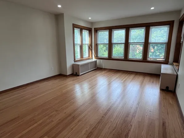 5319 W Montrose Ave #2, Chicago, IL 60641