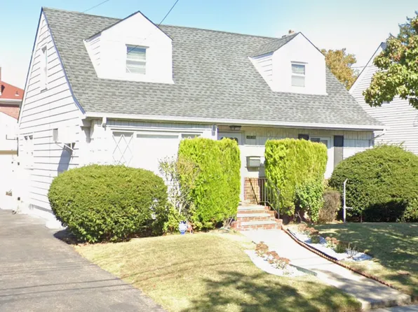 13828 250th St Floor 1, Rosedale, NY 11422