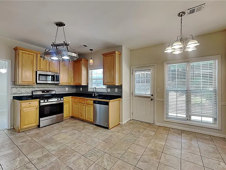 500 Cottonwood Close — Photo 5