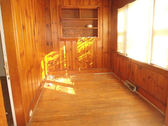 4th image of 104 S Branch St