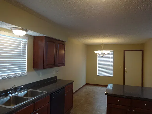 4 bed, 2.5 bath, 3044 sqft, $2,895 — Photo 4