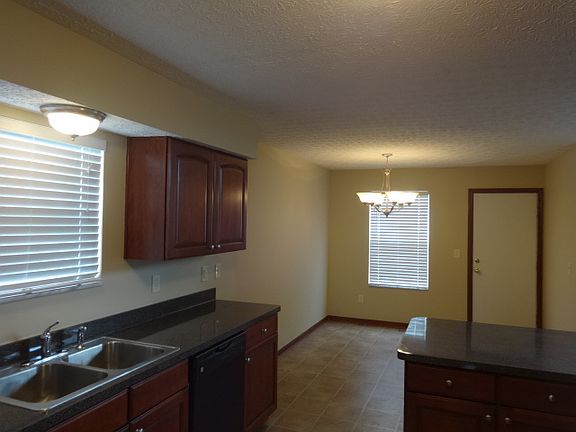 4th image of 987 Margate Cir