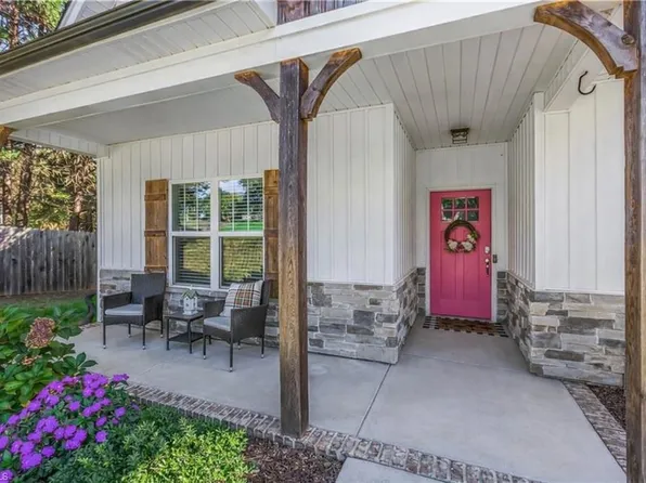 341 N Peace Haven Rd, Winston Salem, NC 27104