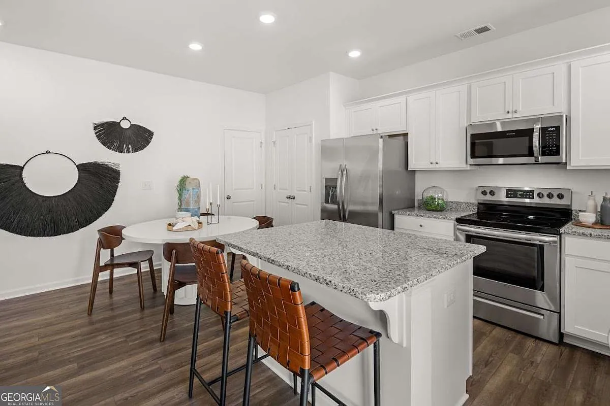 3 bed, 2.5 bath, 1855 sqft, $1,867 — Photo 4