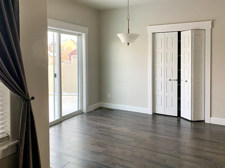 764 E Ionia Dr — Photo 9
