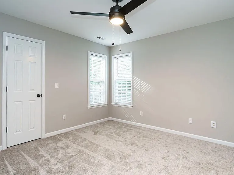 216 Highgate Cir — Photo 8