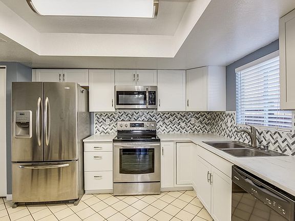 4th image of 2041 W Brittain Dr
