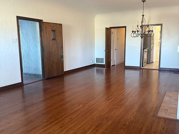 5th image of 843 Newport Ave