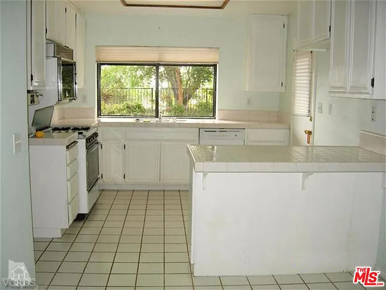 523 Park Springs Ct — Photo 3