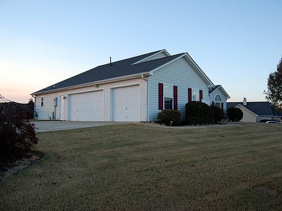 2nd image of 101 Blue Heron Cir