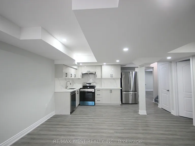 152 The Queensway #BASEMENT — Photo 6
