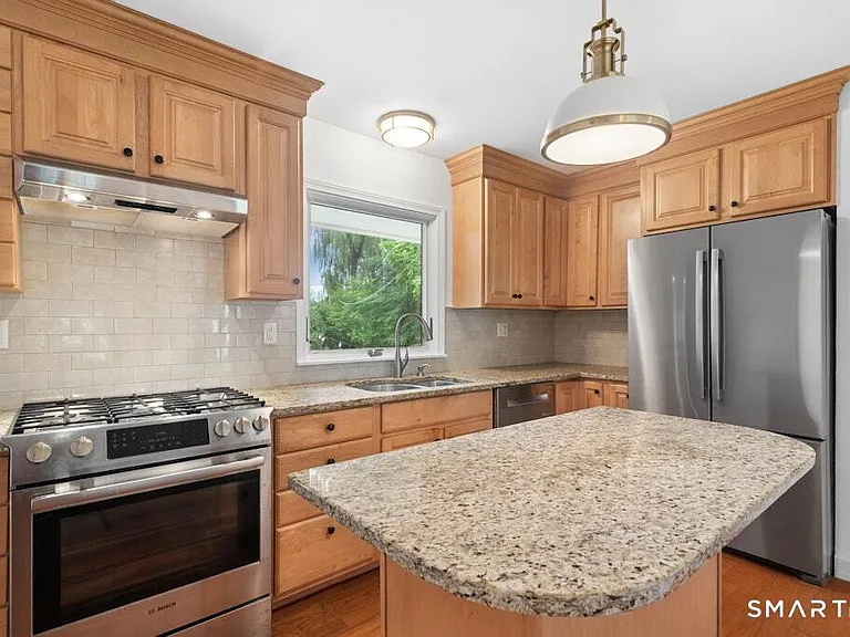 34 Davenport Dr — Photo 7