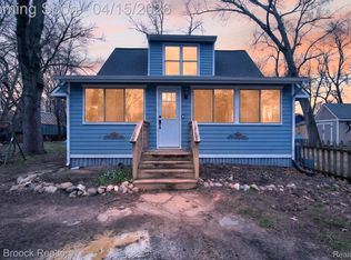 9024 Mandon Rd, White Lake, MI