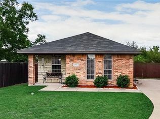 1305 Wyatt St, Waxahachie, TX 75165