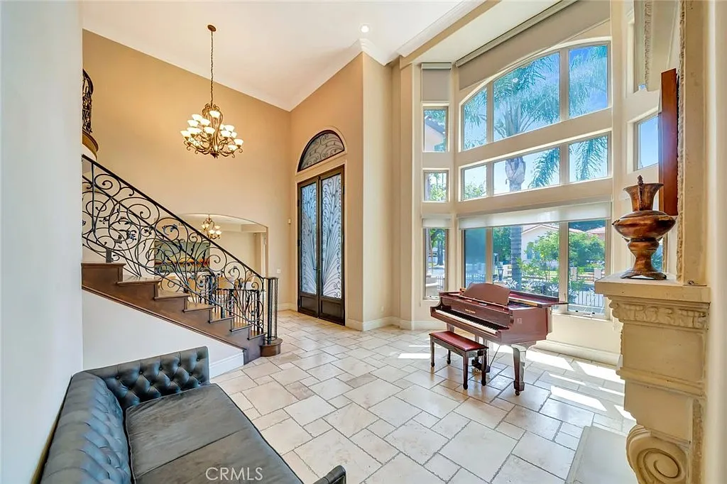 6 bed, 4.5 bath, 5380 sqft, $15,000 — Photo 4