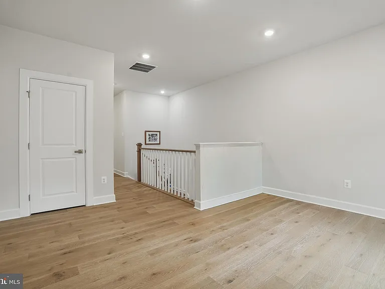411 W Ponds Edge Dr — Photo 30