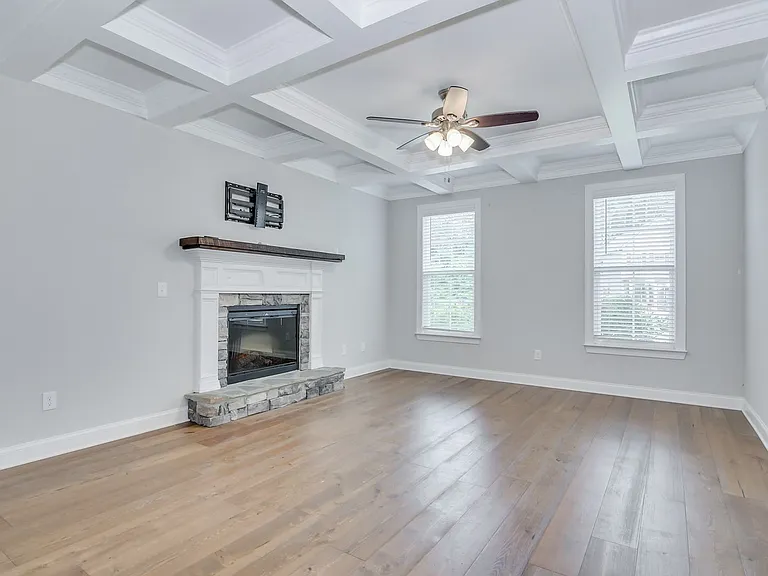 344 Colonnades Dr — Photo 9