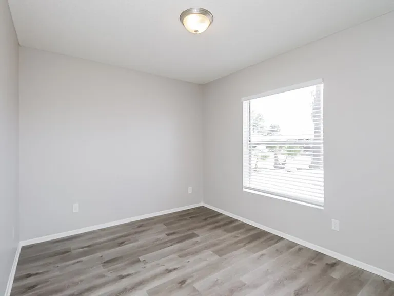 2104 E Boston St — Photo 12