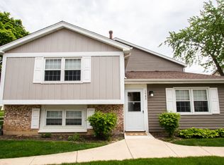 1582 Timber Trl, Wheaton, IL 60189