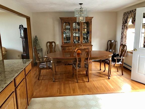 4th image of 24 Michele Dr