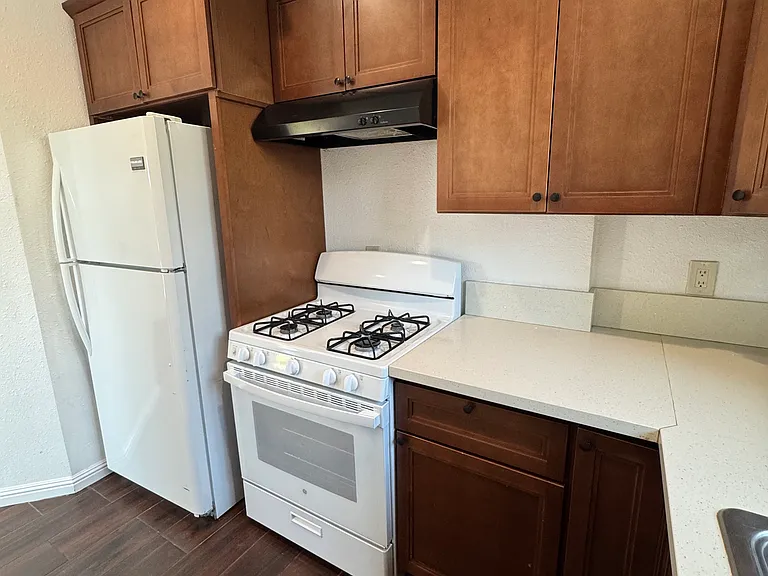 Kitchen, appliances included